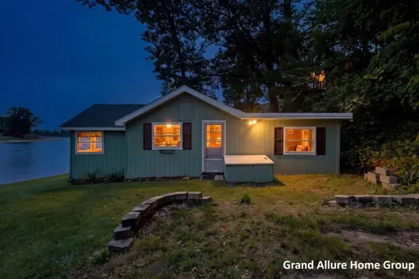 2667 W Selkirk Lake Drive, Shelbyville, MI 49344