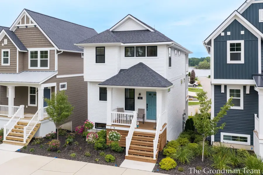 818 S Lake Street, Whitehall, MI 49461 - #2