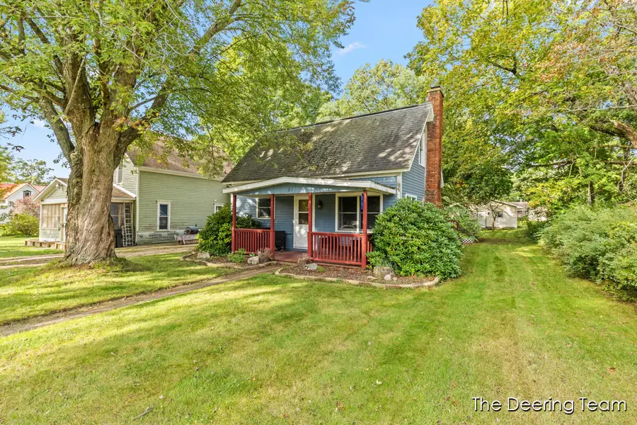 21 S Gibbs Street, White Cloud, MI 49349 - #2