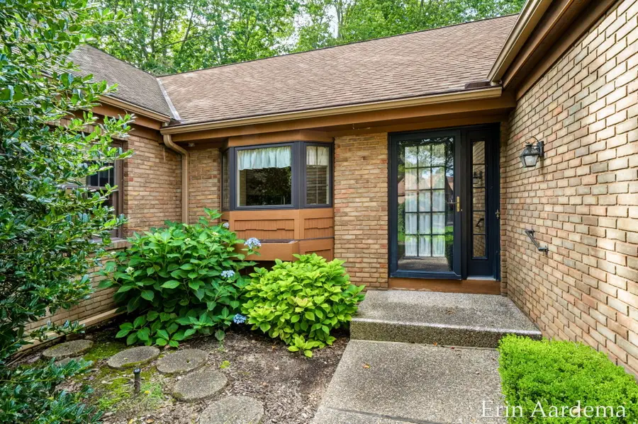 302 Foxcroft Circle, Holland, MI 49423 - #2