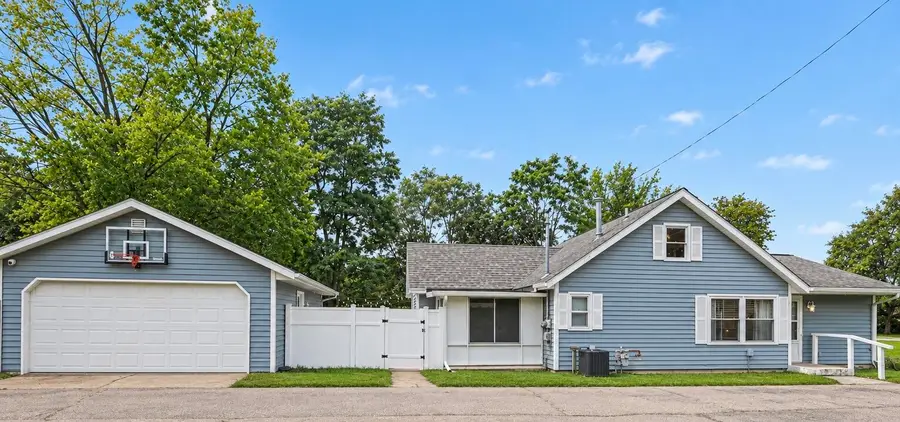 533 W Cherry Street, Wayland, MI 49348 - #3