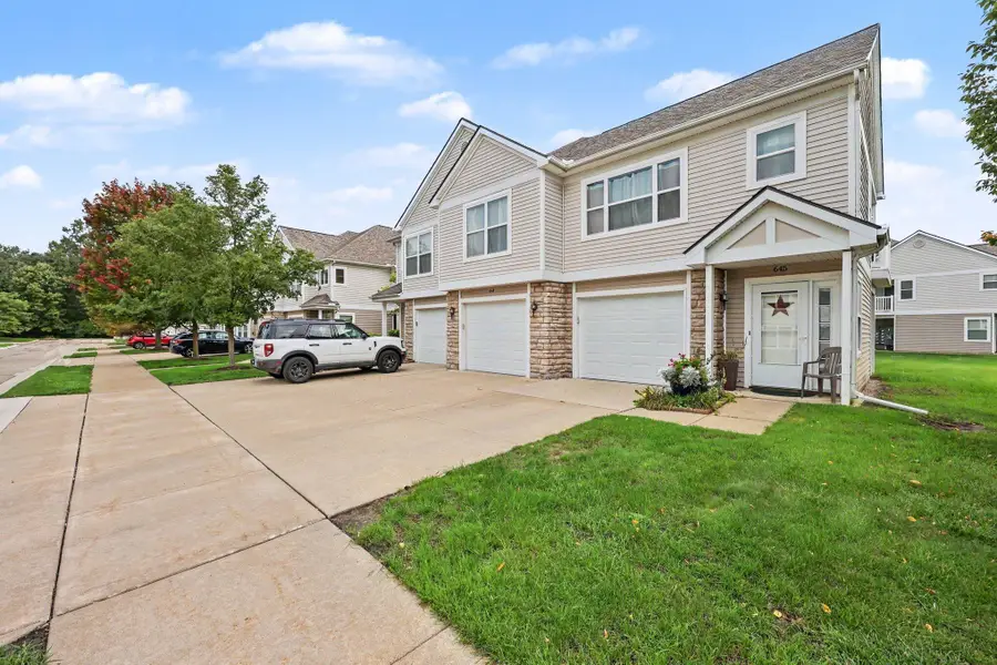 641 Fieldstone Circle W, Chelsea, MI 48118 - #3