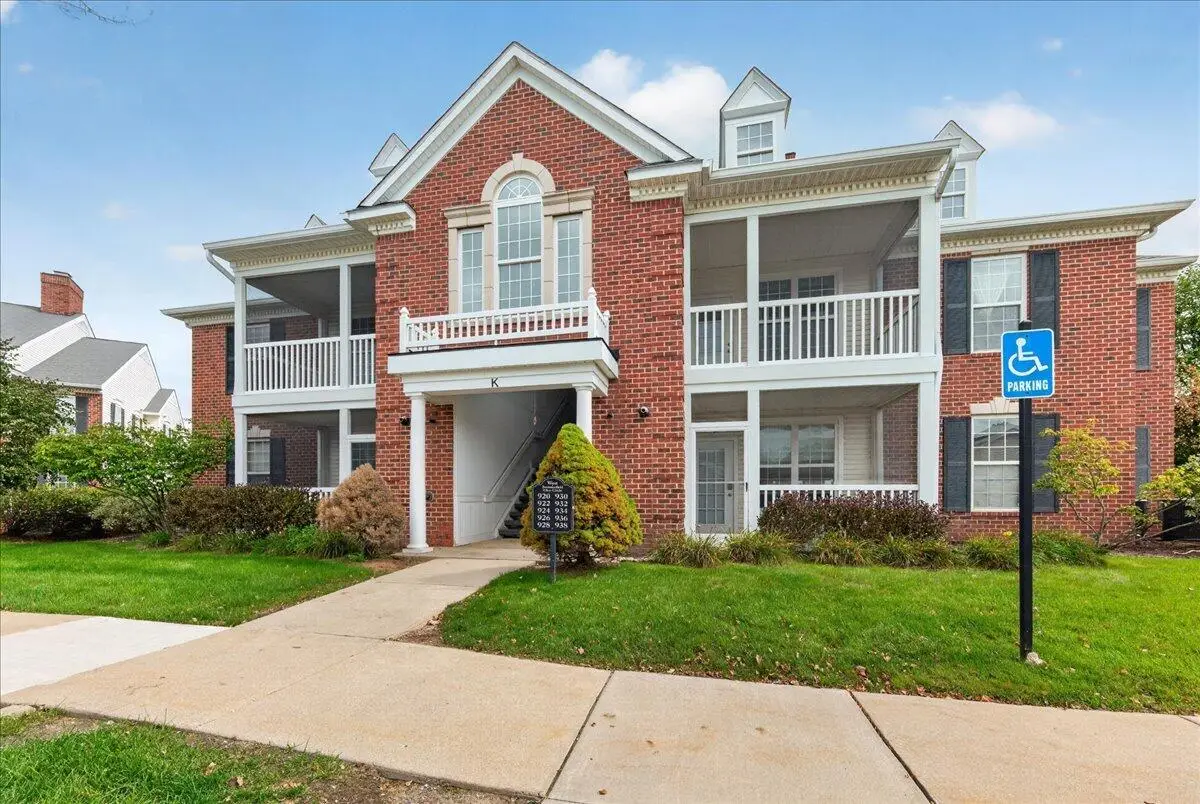 932 W Summerfield Glen Circle, Ann Arbor, MI 48103 - #1