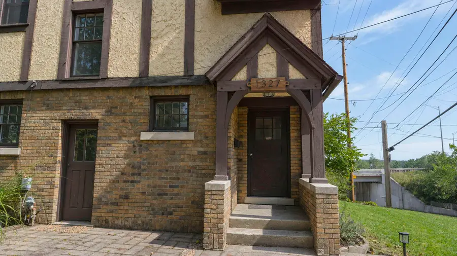 1327 Bridge Street Nw, Grand Rapids, MI 49504 - #2