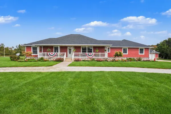 70773 Sterling Drive, Edwardsburg, MI 49112
