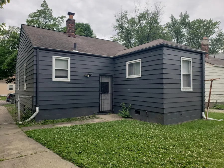 19171 Kenosha Street, Harper Woods, MI 48225 - #3