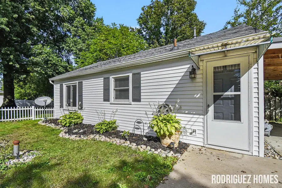 8242 Freeland Avenue Sw, Byron Center, MI 49315 - #3