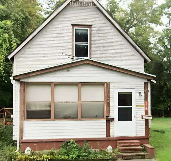 1105 Pringle Avenue, Jackson, MI 49203