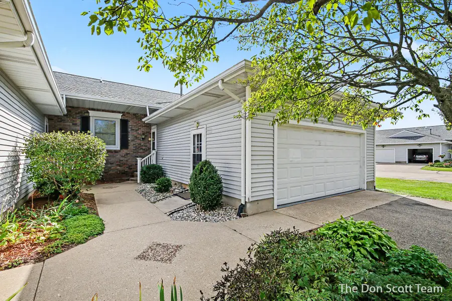 282 Creekside Street Nw, Sparta, MI 49345 - #2