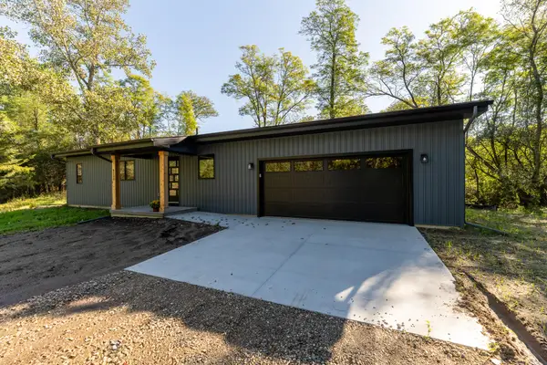 6200 N 42nd Street, Augusta, MI 49012