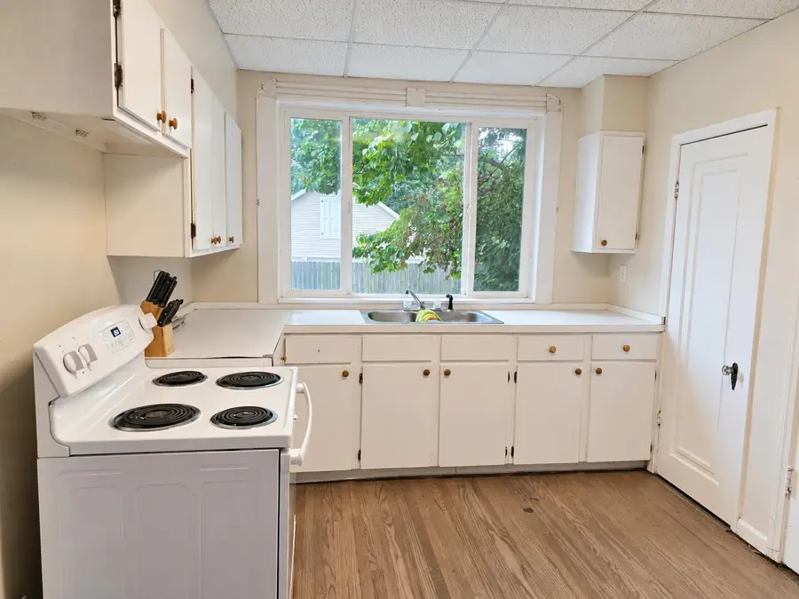 607 W Prospect Street, Marshall, MI 49068 - #3
