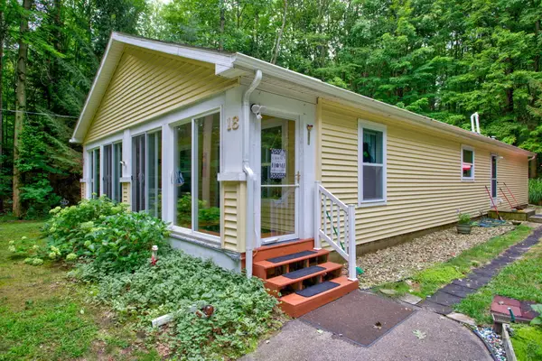 18 72nd Street, South Haven, MI 49090