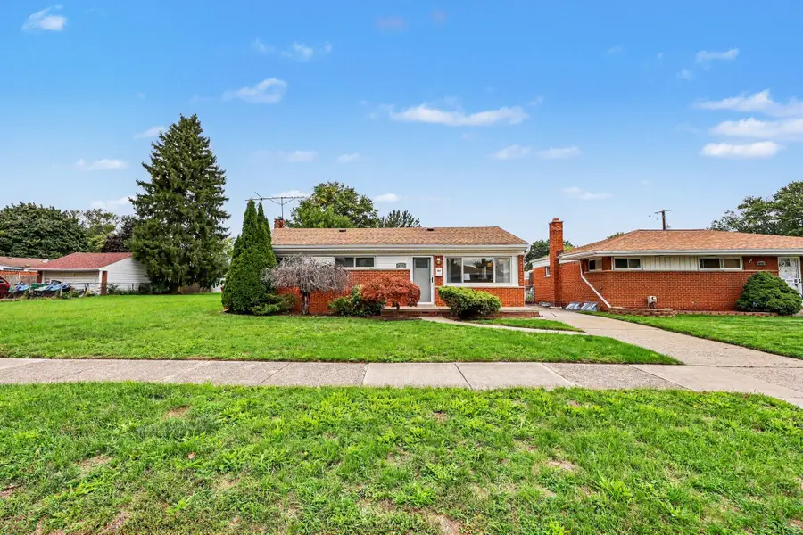 16741 Bell Avenue, Eastpointe, MI 48021 - #2