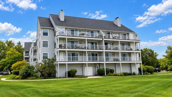 3565 Port Cove Drive #67, Waterford, MI 48328