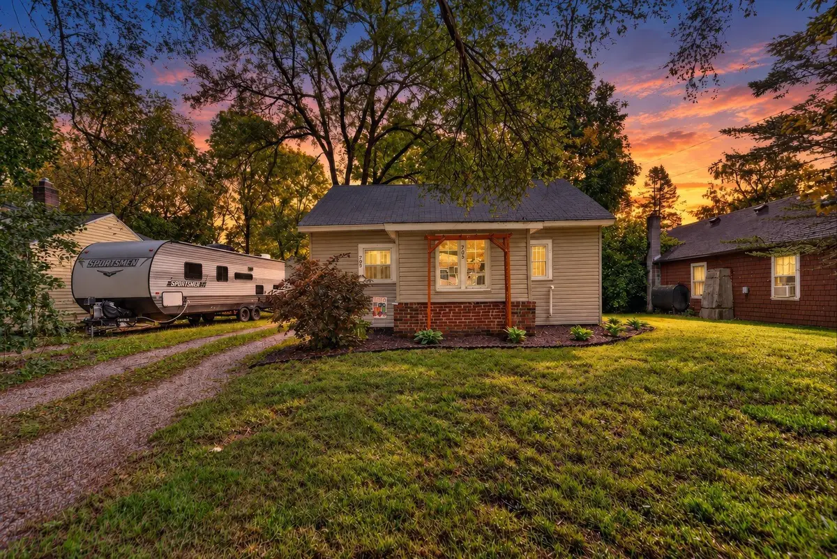 705 S Clinton Street, Charlotte, MI 48813 - #1
