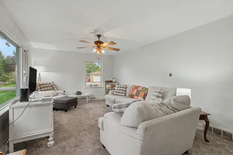 603 W Stoddard Street, Charlotte, MI 48813 - #3