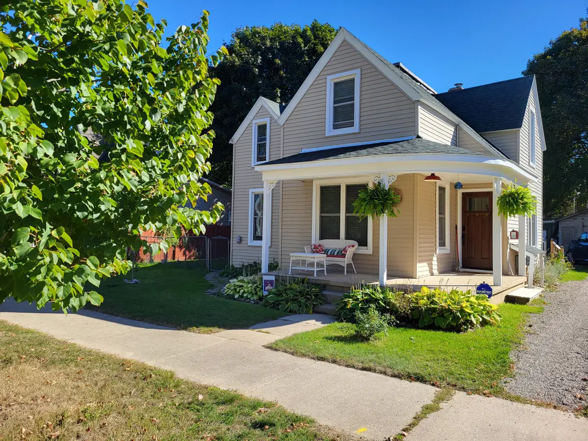 108 W Upright Street, Charlevoix, MI 49720 - #1