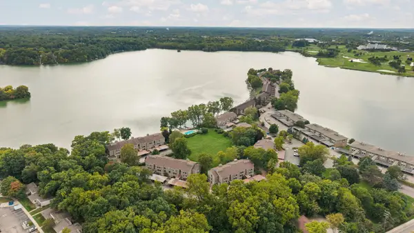 1660 Cliffs Landing #102, Ypsilanti, MI 48198
