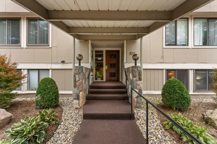 1660 Cliffs Landing #102, Ypsilanti, MI 48198 - #2