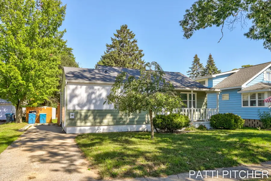1531 Pennoyer Avenue, Grand Haven, MI 49417 - #3