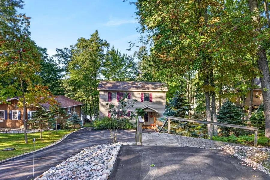 8665 N Island Drive #2, Canadian Lakes, MI 49346 - #3
