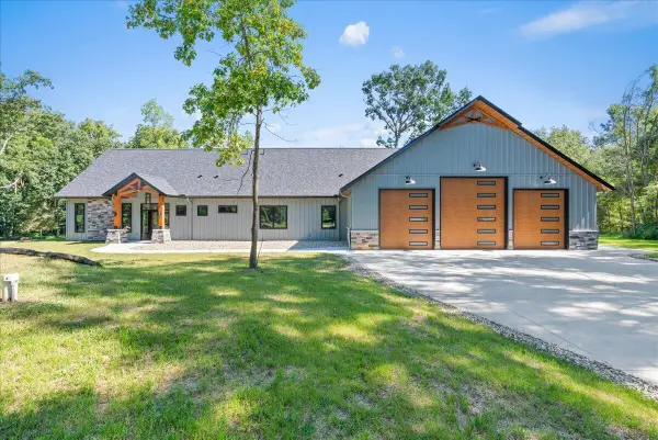 62357 Hunters Pointe Drive, Sturgis, MI 49091