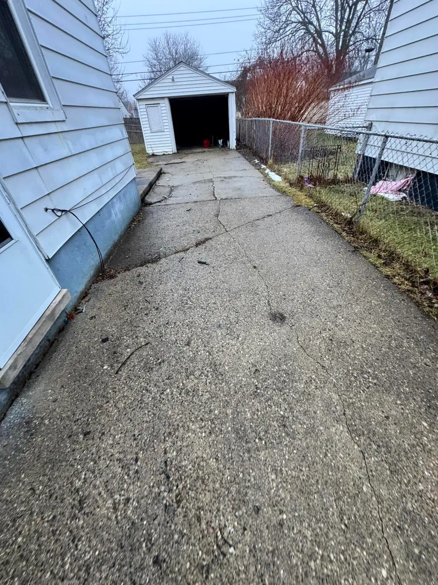 18965 Elkhart Street, Harper Woods, MI 48225 - #2