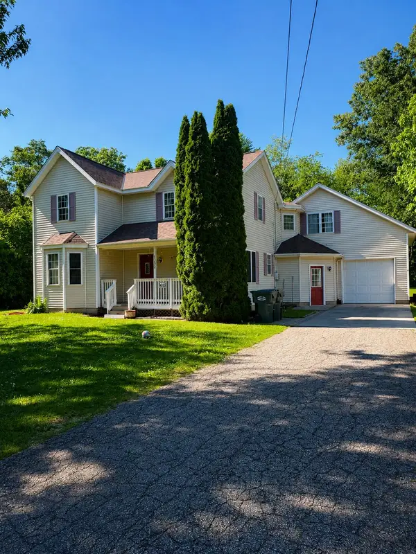 9050 Almena Drive, Kalamazoo, MI 49009