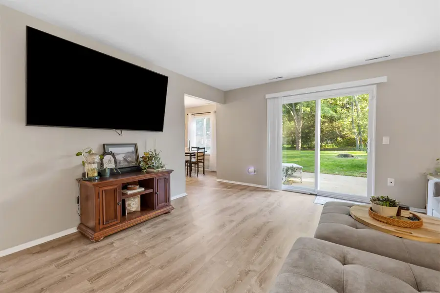 515 W Highland Road #E6, Howell, MI 48843 - #2