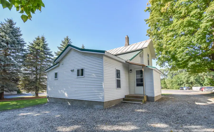 105 W Chicago Street, Quincy, MI 49082 - #2