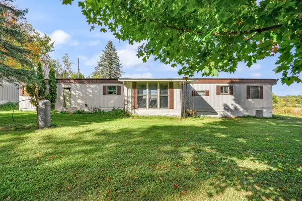 18226 11 Mile Road, Leroy, MI 49655