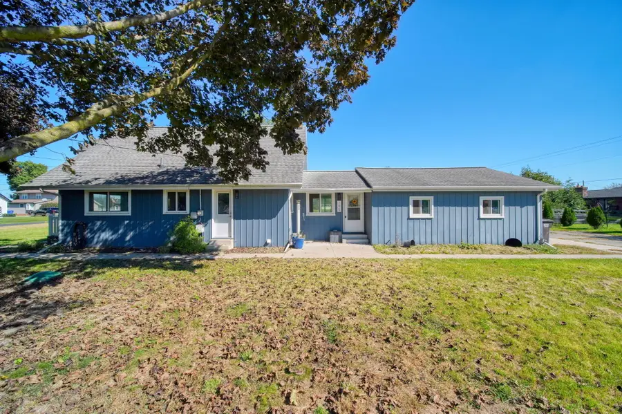 195 Southern Shores Drive, Brooklyn, MI 49230 - #2