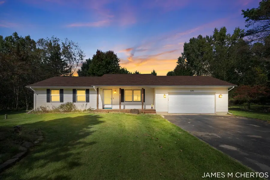 8283 Deer Valley Drive Se, Alto, MI 49302 - #2