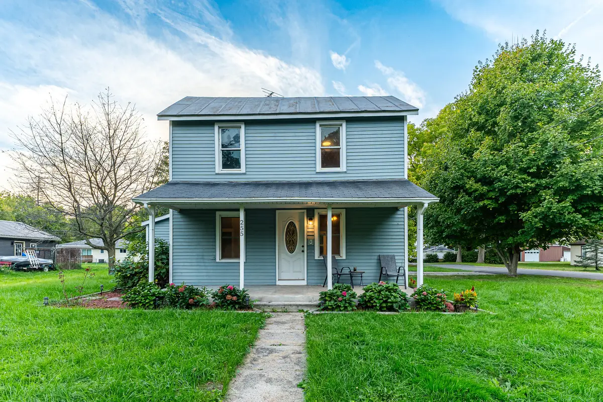 255 N Robinson Street, Lyons, MI 48851 - #1