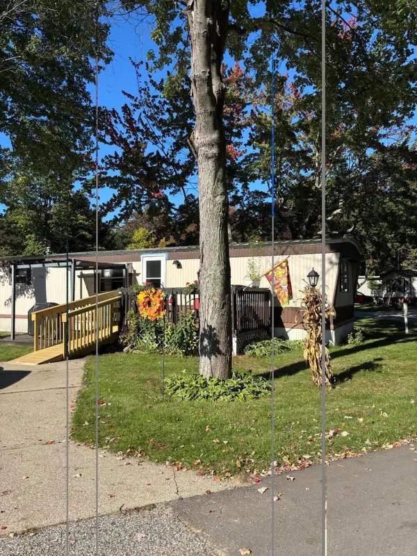 6843 Maple Lane, Fennville, MI 49408