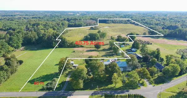 5710 Riverside Road, Coloma, MI 49038
