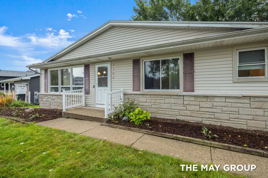 5366 Effingham Drive Se, Kentwood, MI 49508 - #2