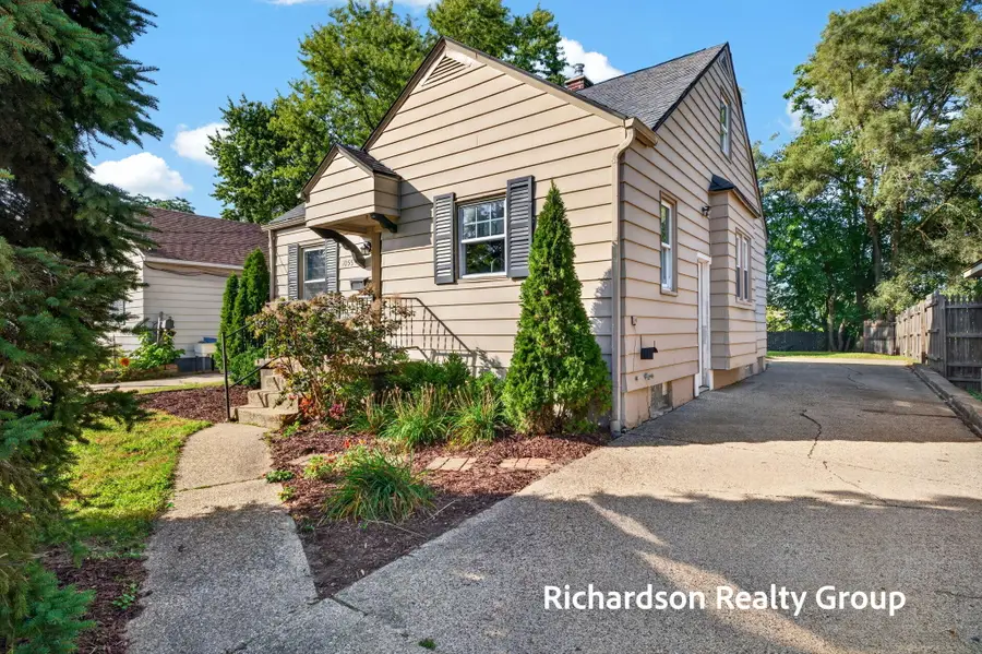 1055 NE Crescent Street Ne, Grand Rapids, MI 49503 - #3