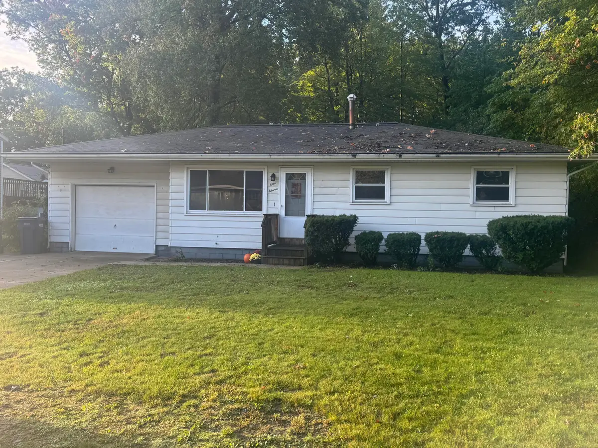 111 W Oak Street, Fruitport, MI 49415 - #1