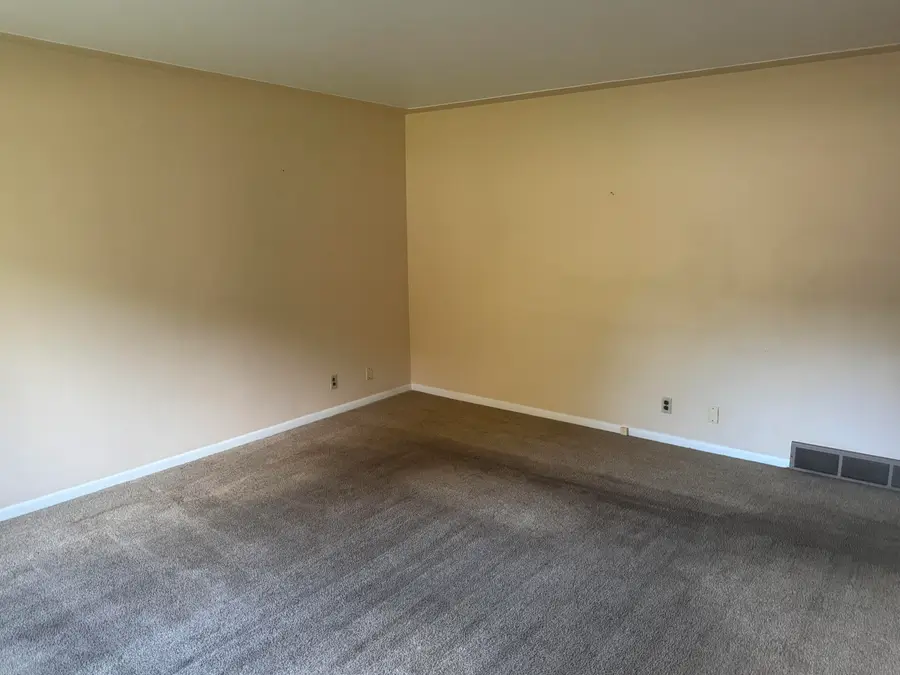 111 W Oak Street, Fruitport, MI 49415 - #3
