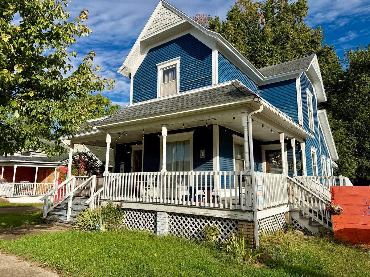206 W Division Street, Dowagiac, MI 49047 - #1