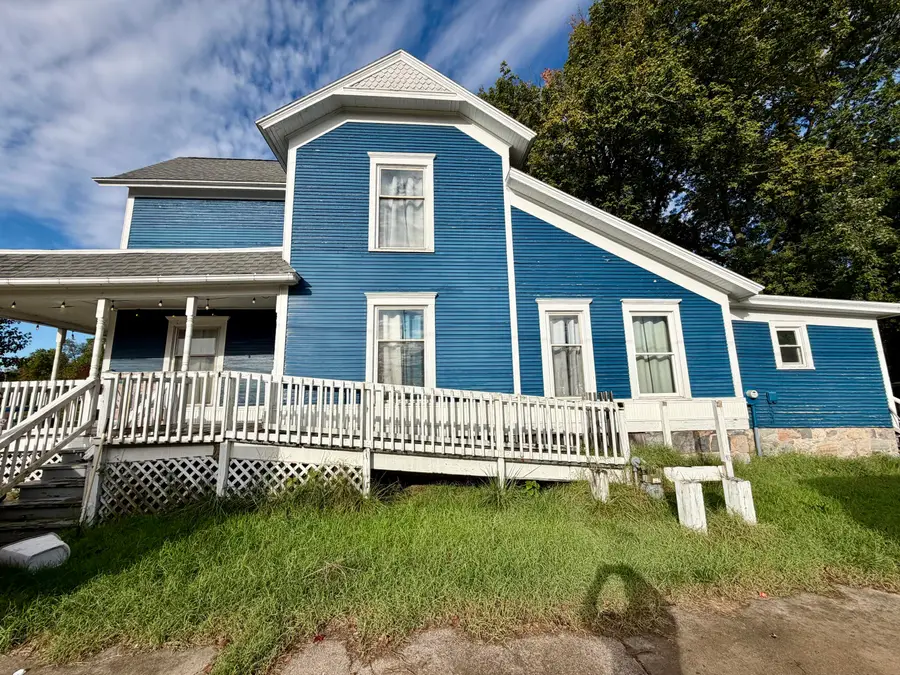206 W Division Street, Dowagiac, MI 49047 - #3