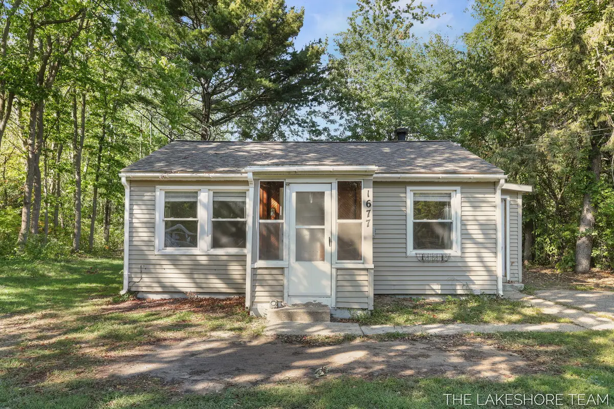 1677 W Lakewood Boulevard, Holland, MI 49424 - #1