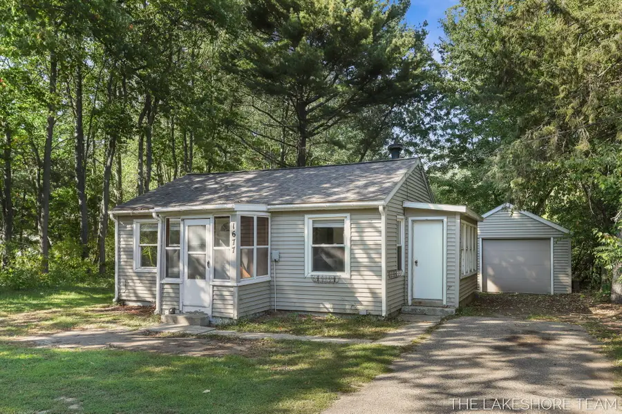 1677 W Lakewood Boulevard, Holland, MI 49424 - #2