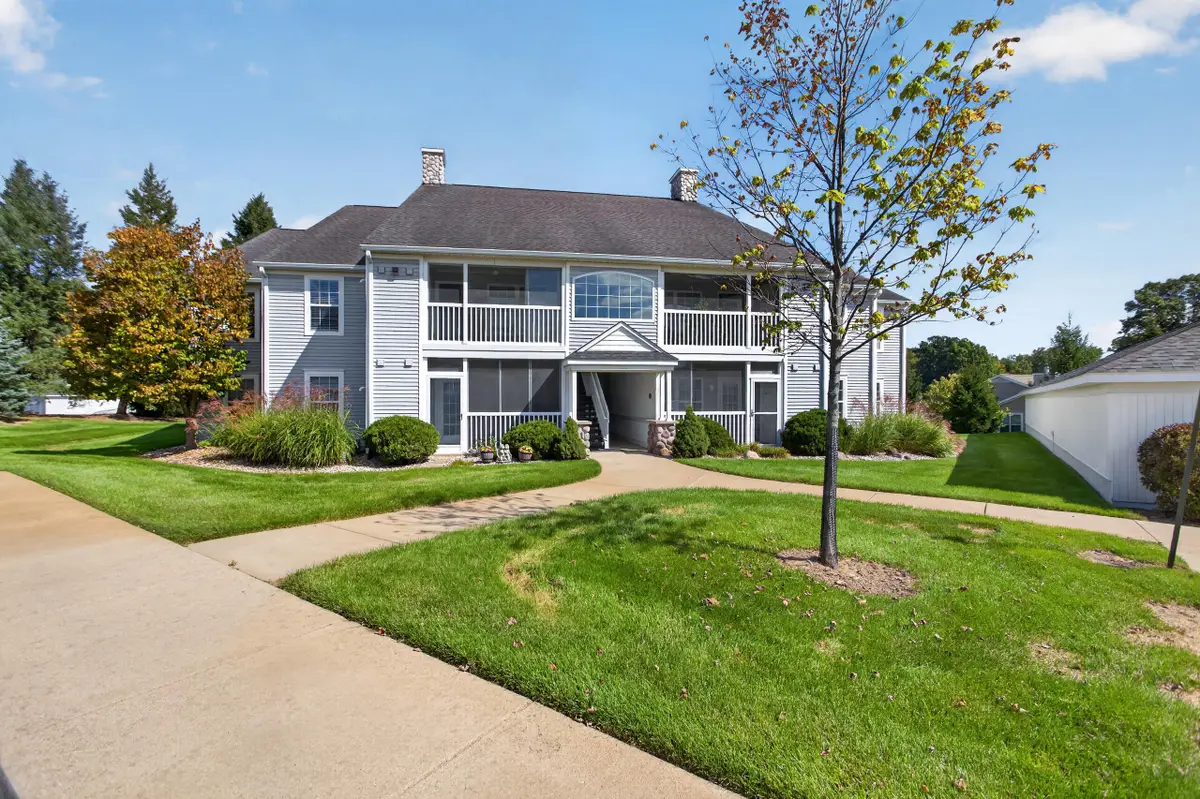 743 W Barrington Circle, Jackson, MI 49203 - #1