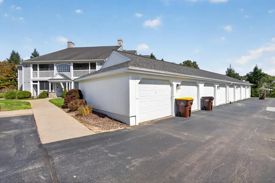 743 W Barrington Circle, Jackson, MI 49203 - #3