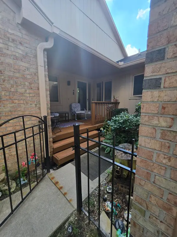 35355 Blue Spruce Drive, Farmington Hills, MI 48335