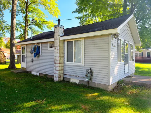 12352 E Houghton Lake Drive, Houghton Lake, MI 48629
