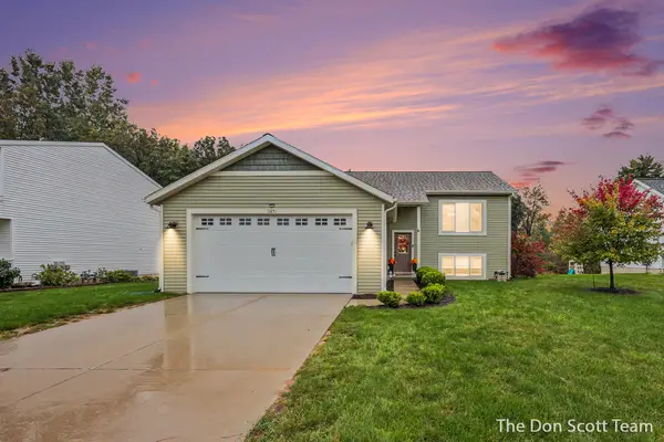 11851 Deerfield Drive, Ravenna, MI 49451