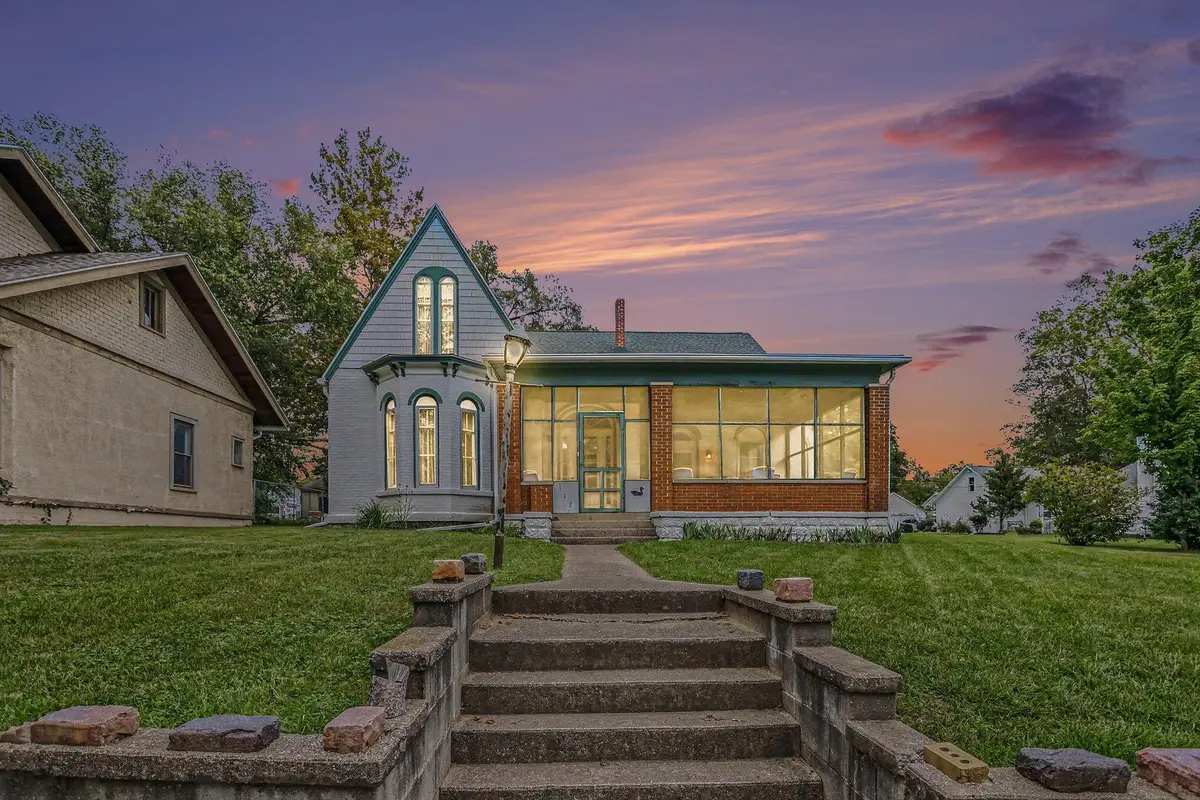 118 W Front Street, Buchanan, MI 49107 - #1